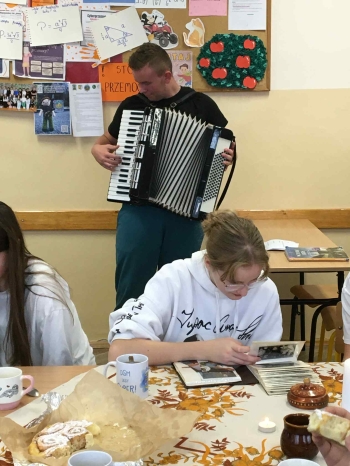 25329909-824d-4e60-a1ea-59379a1204a7