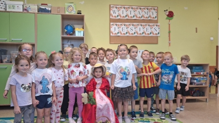 PRZEDSZKOLAKI WITAJĄ JESIEŃ